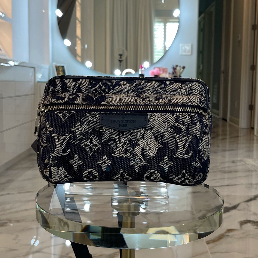 🌟 SOLD 🌟 NWT Louis Vuitton Monogram Tapestry Outdoor Bumbag